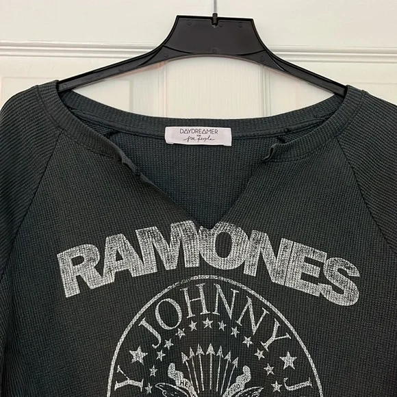 Daydreamer LA Ramones Crest Notch Neck Thermal Tee Size Medium - Picture 3 of 8